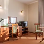 Bursztyn - Bernstein & Wellness Hotel Dąbki