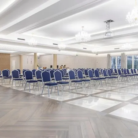 Bursztyn - Bernstein & Wellness Отель Домбки