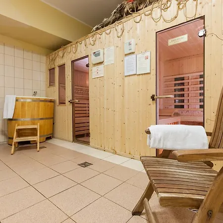 Отель Bursztyn - Bernstein & Wellness Домбки