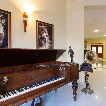 Отель Bursztyn - Bernstein & Wellness