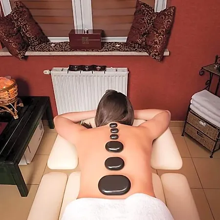 Bursztyn - Bernstein & Wellness 4* ドンプキ