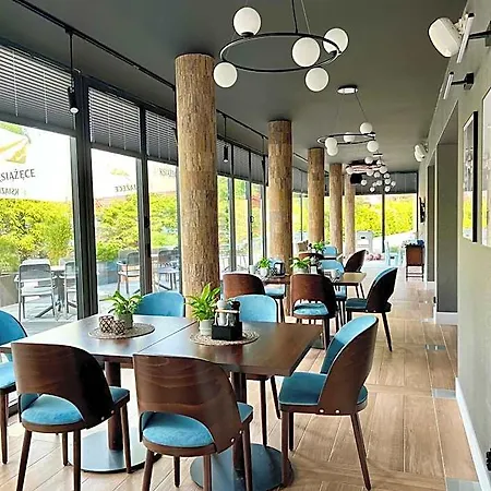 ホテル Bursztyn - Bernstein & Wellness 4*