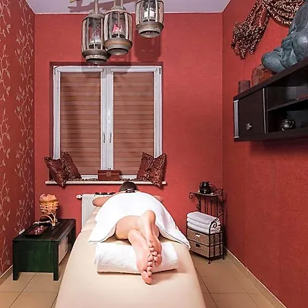 Bursztyn - Bernstein & Wellness ドンプキ