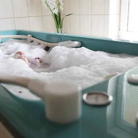 Отель Bursztyn - Bernstein & Wellness Домбки