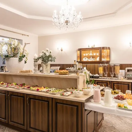 Bursztyn - Bernstein & Wellness 4* Домбки