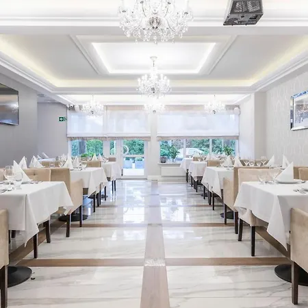 Bursztyn - Bernstein & Wellness Отель Домбки