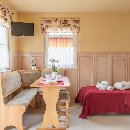 Отель Bursztyn - Bernstein & Wellness