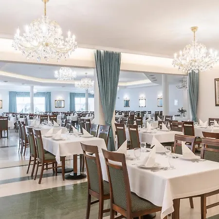 Отель Bursztyn - Bernstein & Wellness 4*