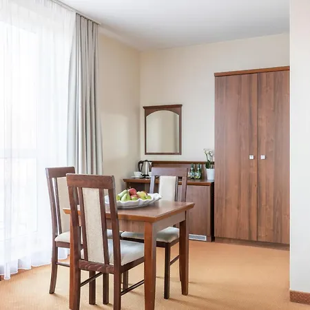 Bursztyn - Bernstein & Wellness 4* Домбки