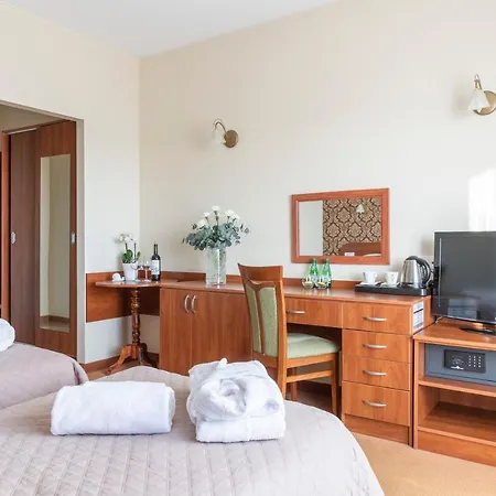Bursztyn - Bernstein & Wellness Hotel Dąbki
