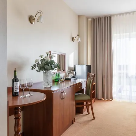 Bursztyn - Bernstein & Wellness فندق