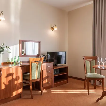 Bursztyn - Bernstein & Wellness Отель Домбки